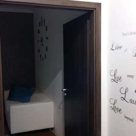 Apartment Rona Apartman *
