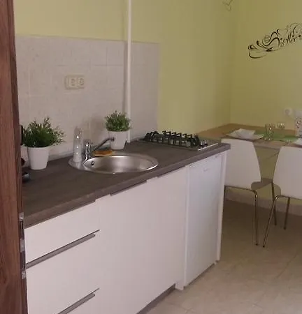 Rona Apartman *