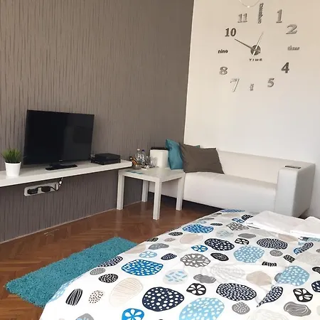 Rona Apartman *