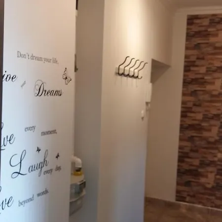 Rona Apartman