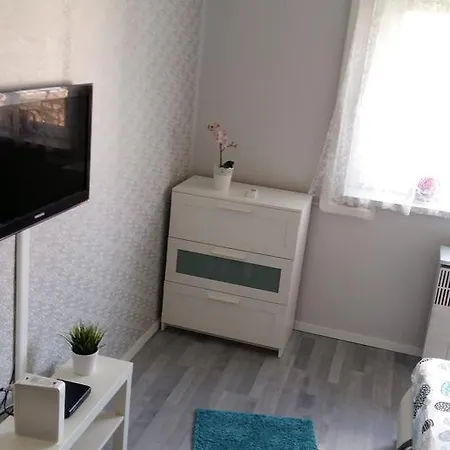 Rona Apartman